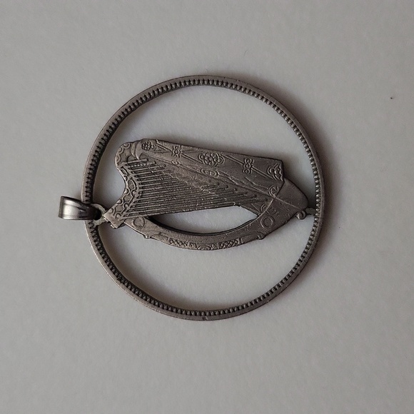 Half crown Irish cut coin pendant - Picture 1 of 2